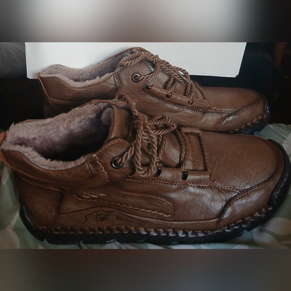 Men's Cozy Brown Lace-Up Boots - Picture 2 of 4